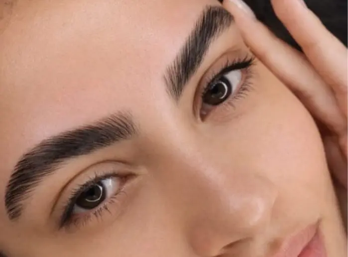 Resultado de brow lamination em Moema – sobrancelhas alinhadas e naturais