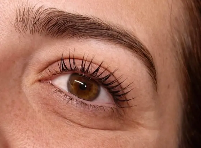 Resultado de lash lifting – cílios curvados e naturais sem extensão